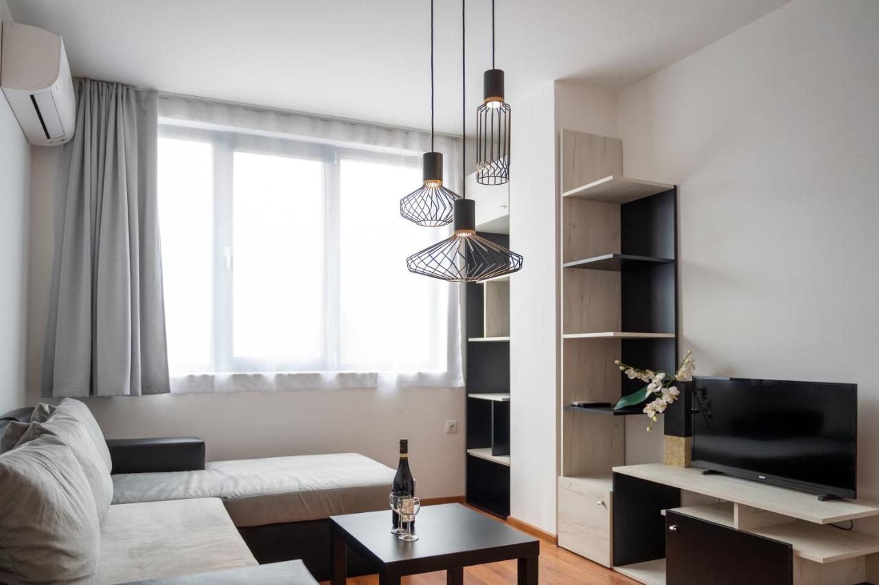 Sunny 1Bdr Apartment Near Center Sofia Exterior photo